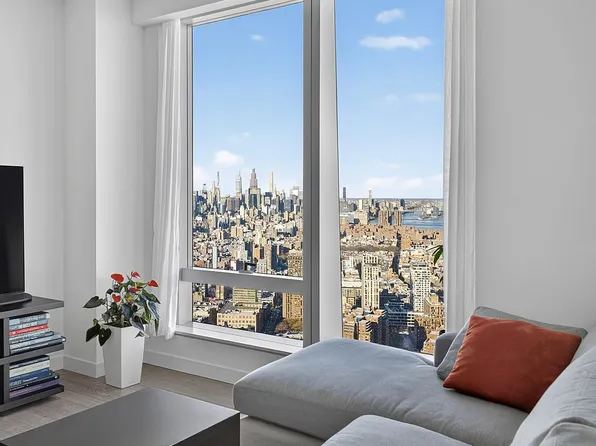 252 South St #64G, New York, NY 10002