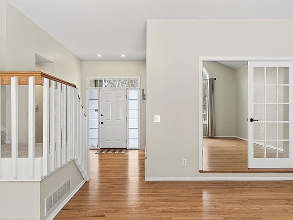 5th image of 1972 Fox Valley Dr SW