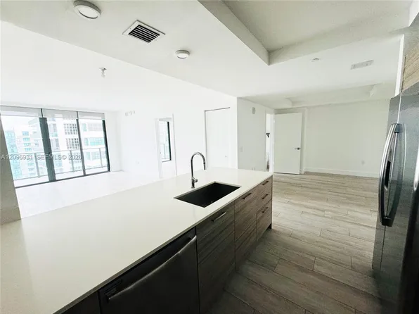 121 NE 34th St, Miami, FL