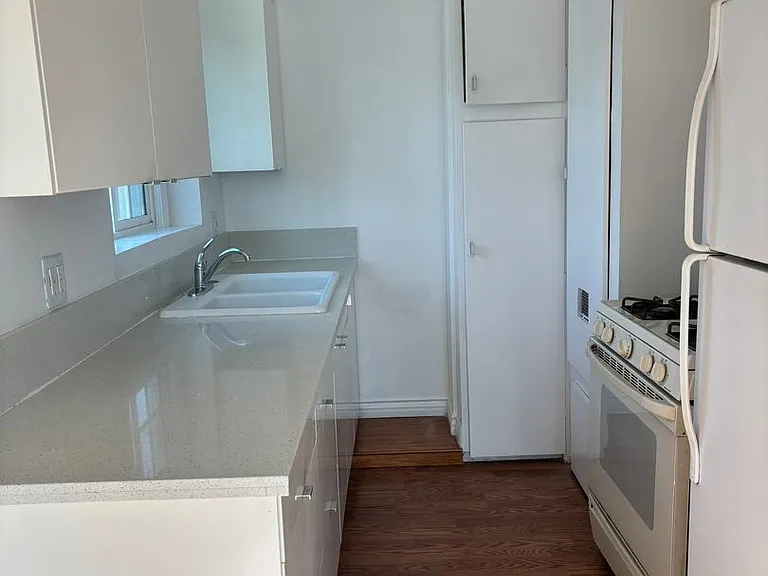 2584 S Sepulveda Blvd — Photo 6