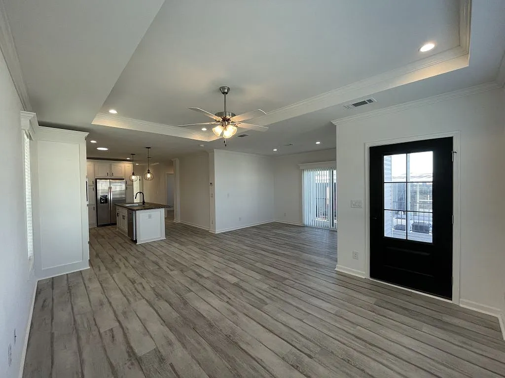 3 bed, 2.0 bath, 1460 sqft, $1,699 — Photo 3