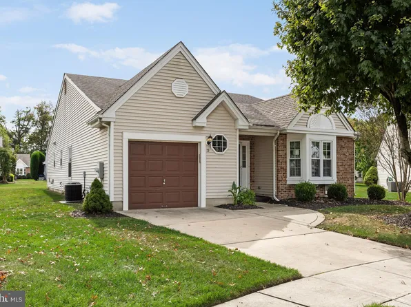 15 Pecan Ct, Mount Laurel, NJ 08054