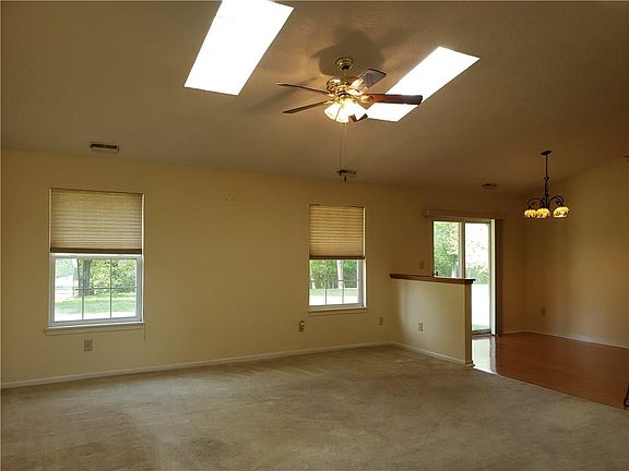 3rd image of 841 E Fleetwood Dr