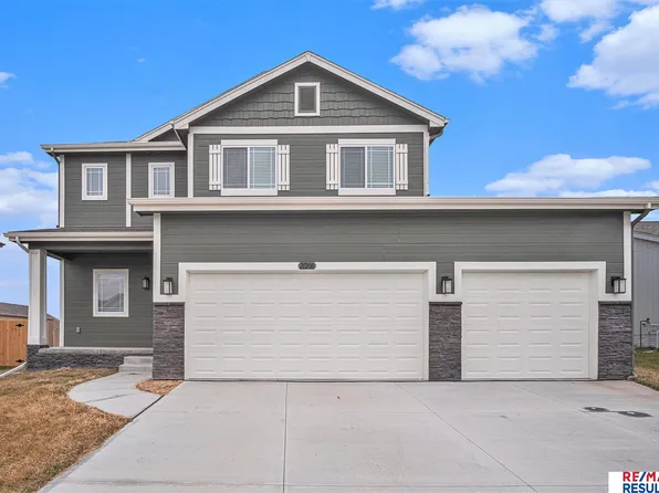 21208 Madison St, Elkhorn, NE 68022