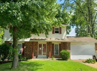 1712 Goldenhorn Ct, Maryland Heights, MO 63043