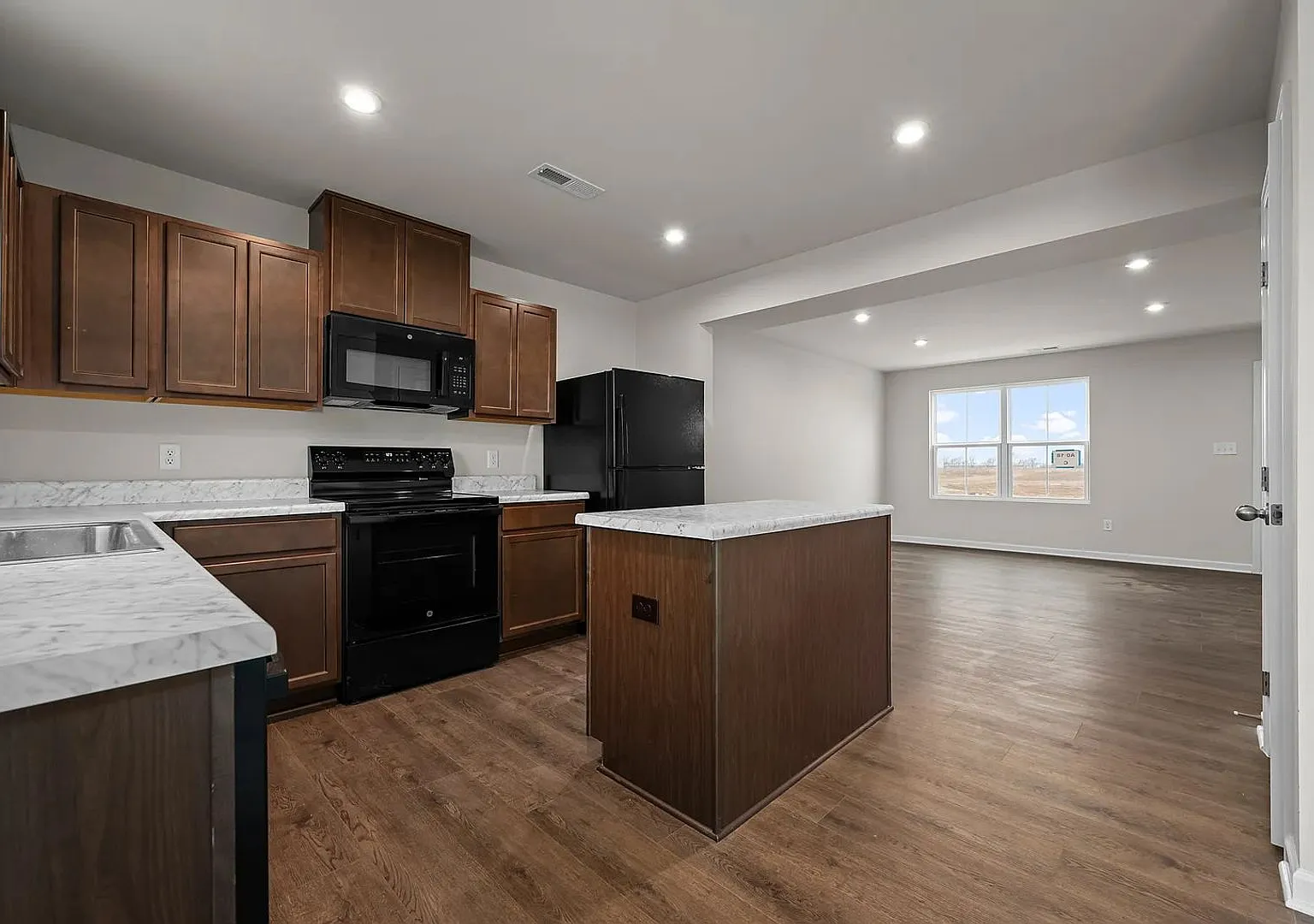 1018 Cambria Lane — Photo 4