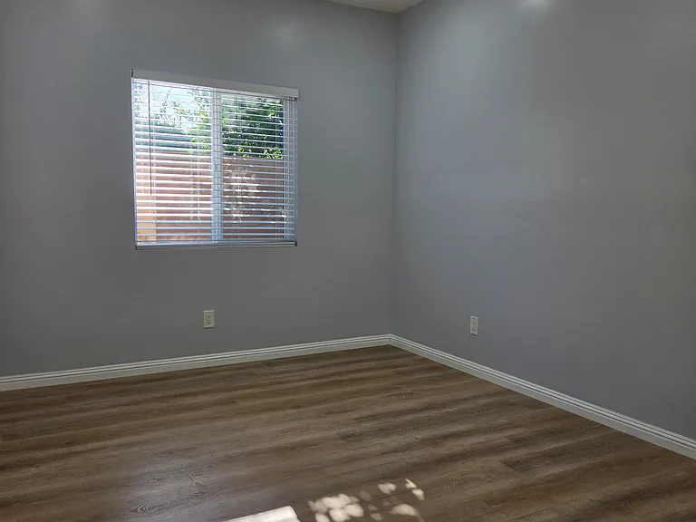 1715 W 64th St #1/4 — Photo 10