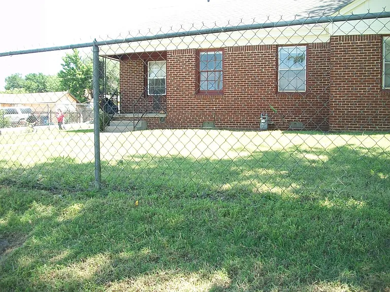 1631 N Lewis Pl — Photo 2