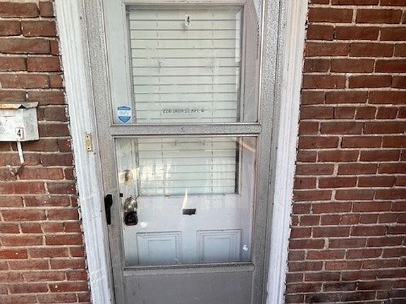 5th image of 220 Iron St #4