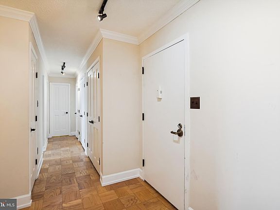 4th image of 501 Slaters Ln APT 606