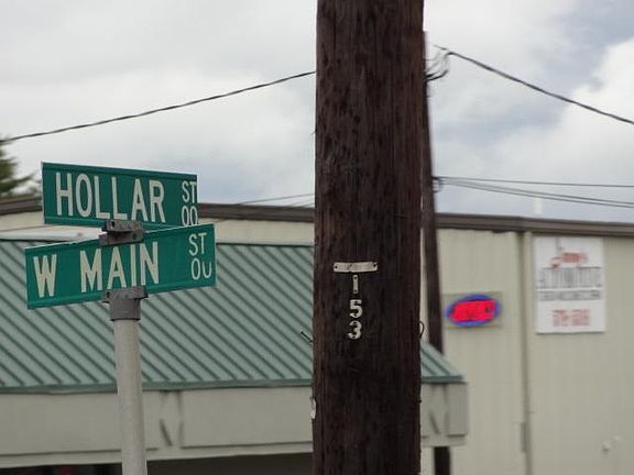 4th image of 202 Hollar St