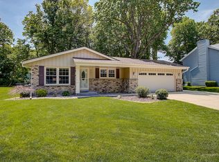 8027 W Beacon Hill Dr, Franklin, WI 53132