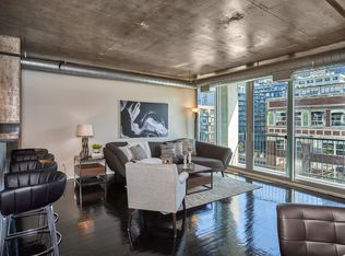 700 W Van Buren St APT 604, Chicago, IL 60607