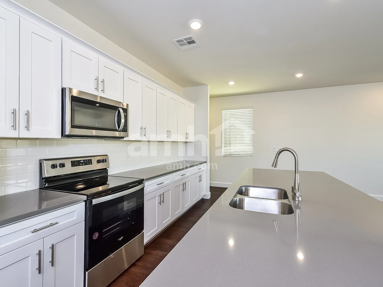 3 bed, 2.5 bath, 2086 sqft, $2,395 — Photo 3
