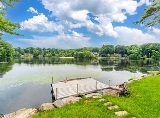 51 Goldfinch Ln, Hewitt, NJ 07421