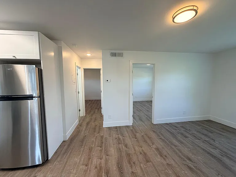 5841 SW 36th Ct — Photo 4