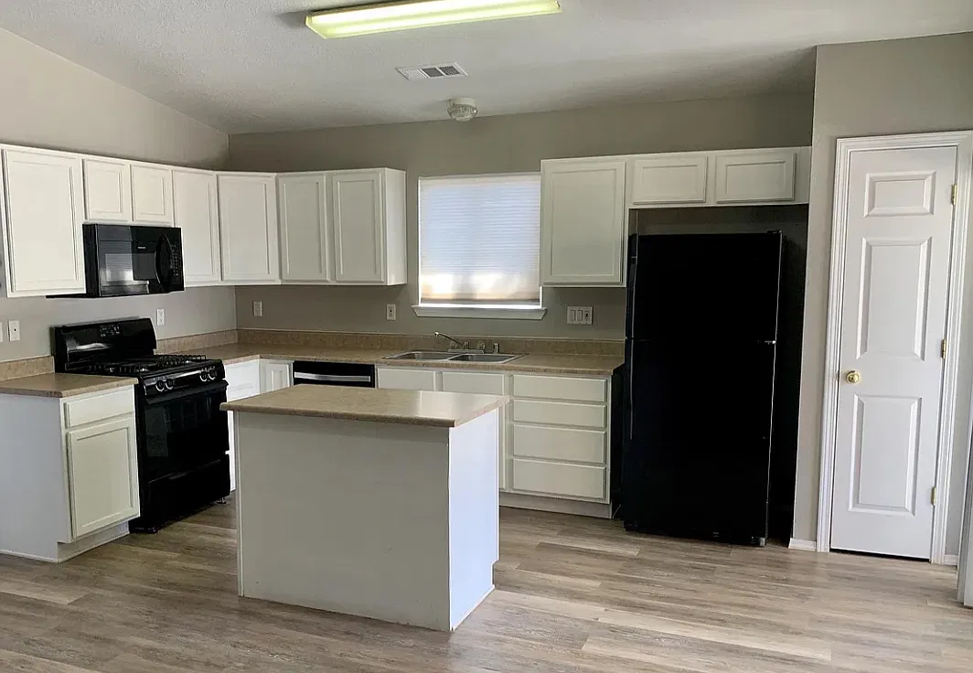 3 bed, 1468 sqft, $1,950 — Photo 2