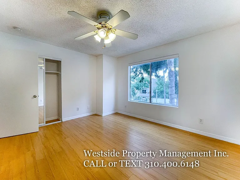 1962 N Beachwood Dr #201 — Photo 11