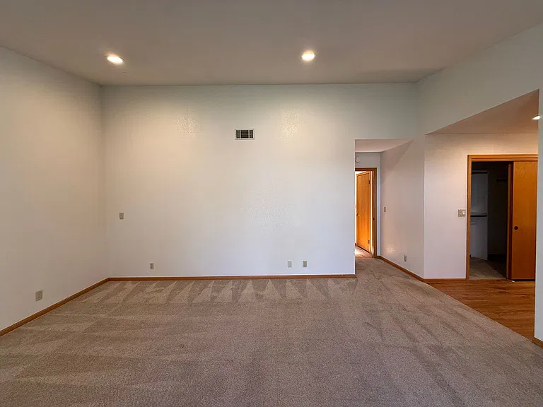 1470 Mercer Ct — Photo 45