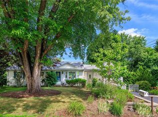 21 Rachel Dr, North Grosvenordale, CT 06255