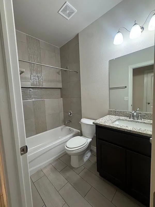 4 bed, 2.0 bath, 1498 sqft, $1,950 — Photo 2