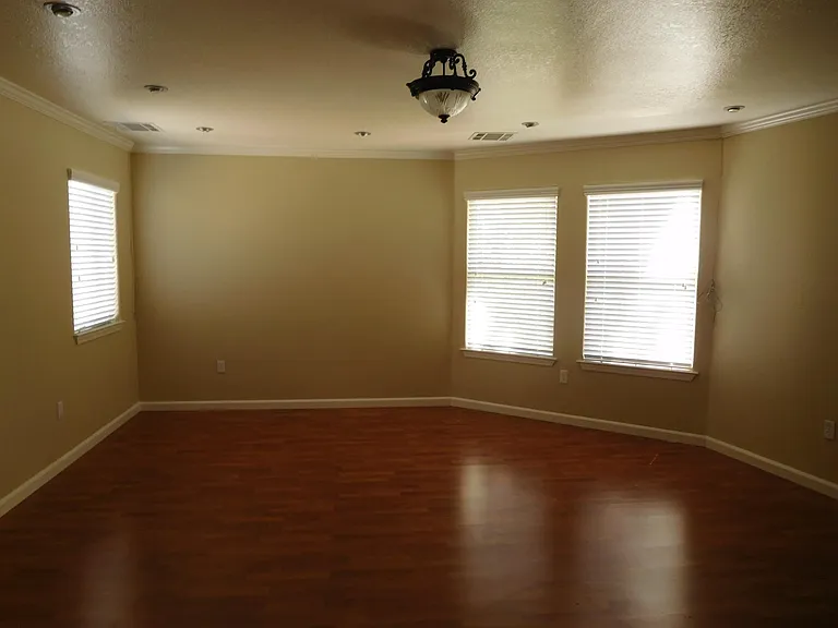5809 W Menlo Ave — Photo 12