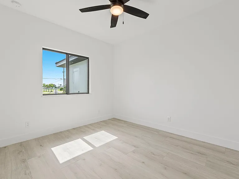 2107 SW 39th St — Photo 35