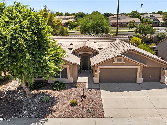2nd image of 143 N JOSHUA TREE Lane