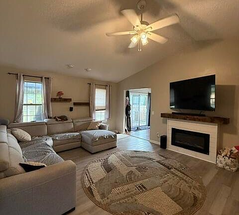 4th image of 6098 Hedgerow Cir