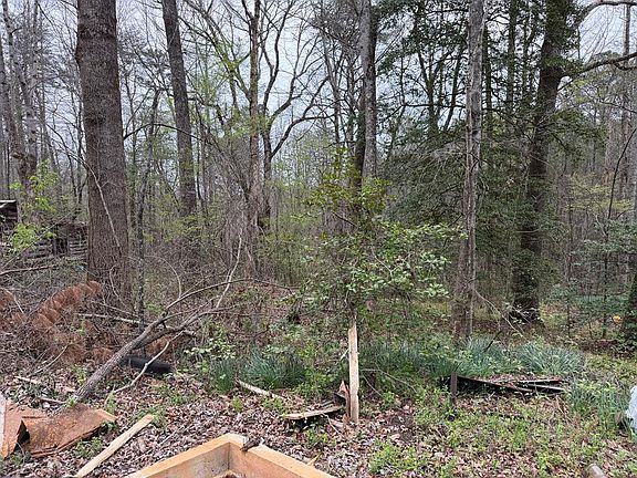 4th image of 401 Southern Rd
