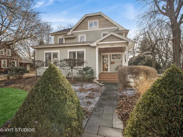 235 McKinley Ave, Libertyville, IL 60048