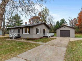 415 W Blaine St, Iola, WI 54945