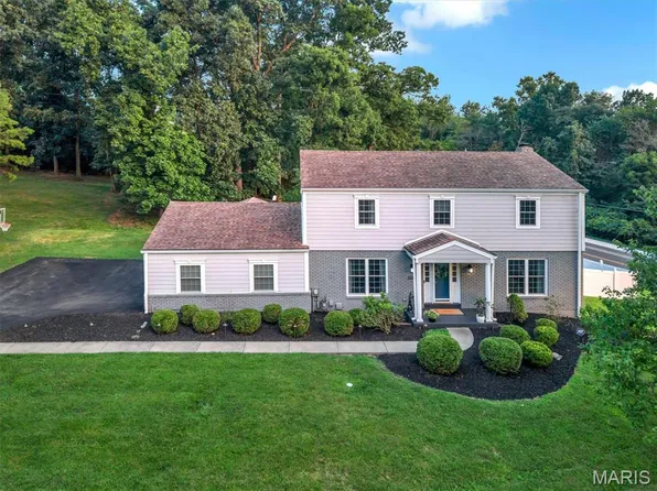 1530 Cornhill Ln, Saint Louis, MO 63122