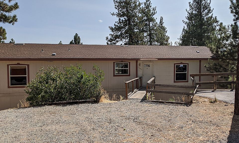 Street side. Lots of parking