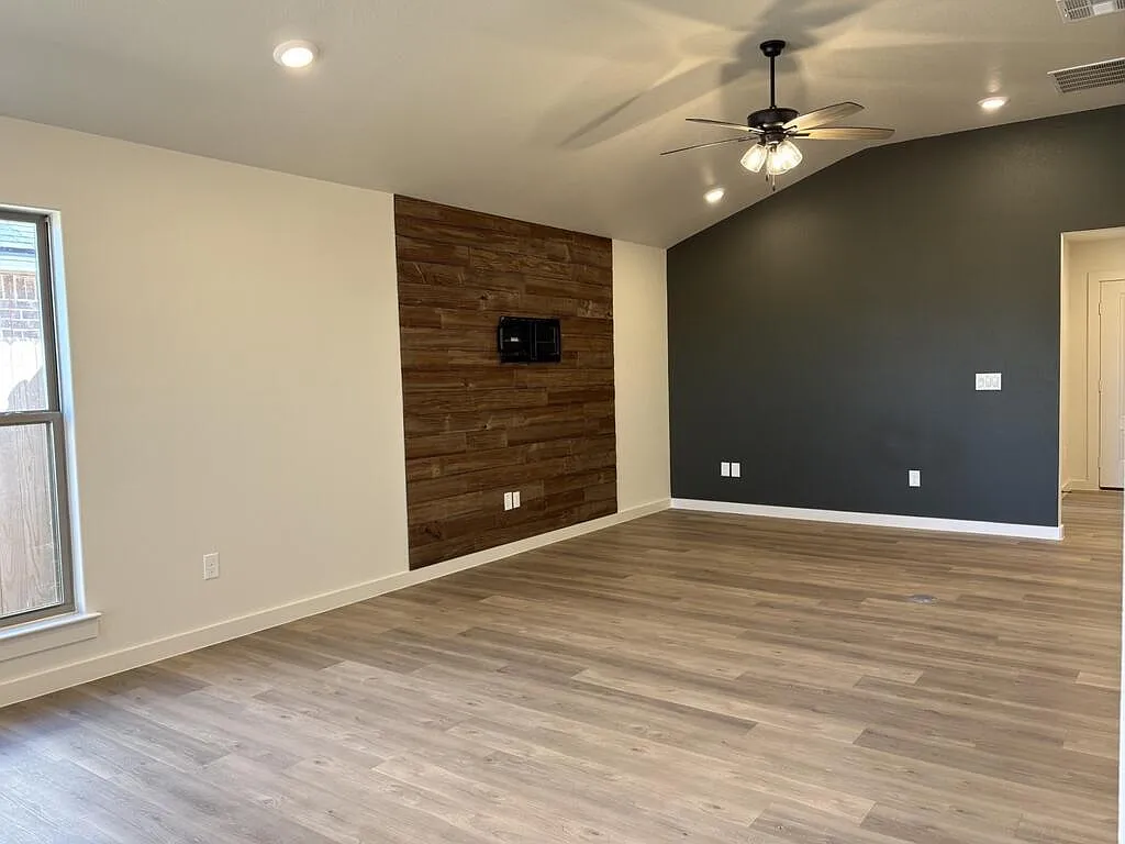 4 bed, 2.0 bath, 1700 sqft, $2,895 — Photo 4