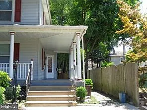 2 bed, 1.0 bath, 1984 sqft, $2,095 — Photo 2