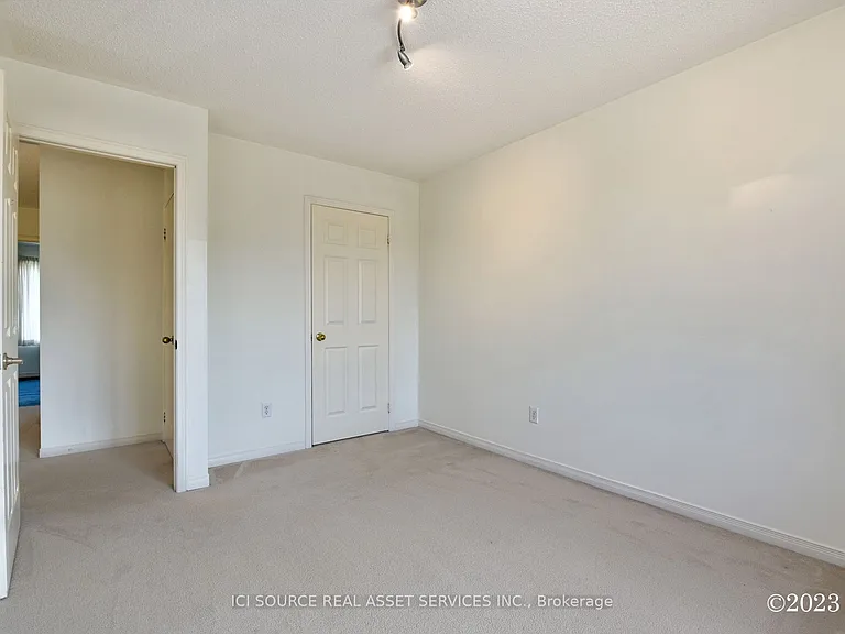 2 Waterton Cres — Photo 21