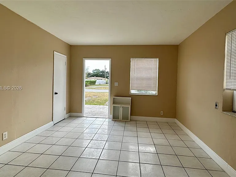 1701 NW 13th St — Photo 3