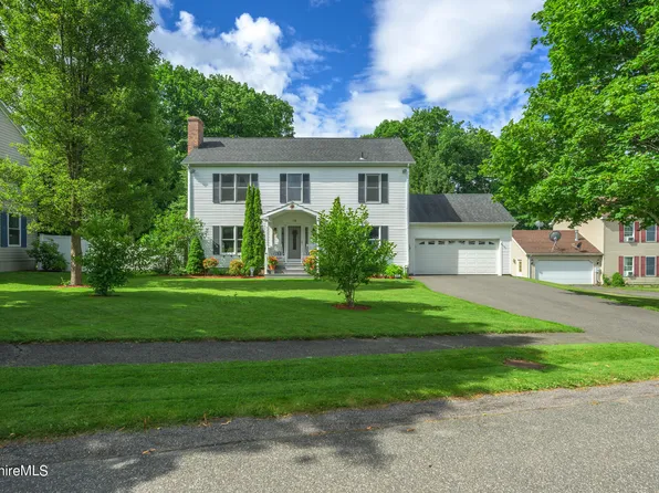 14 Faucett Ln, Pittsfield, MA 01201