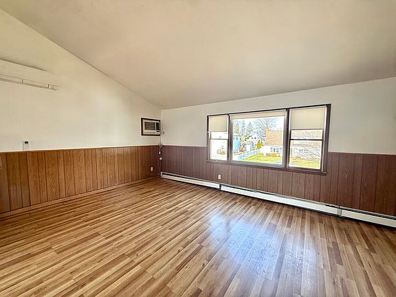 3rd image of 24 Hollyhock Rd #2