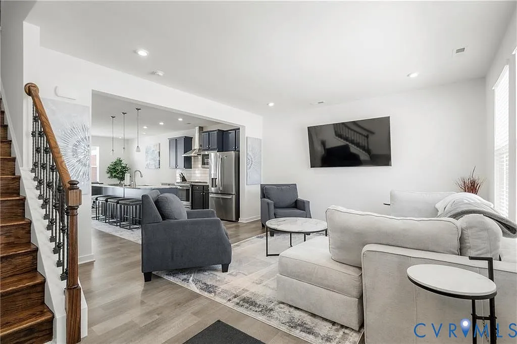 3 bed, 2.5 bath, 1441 sqft, $2,500 — Photo 2