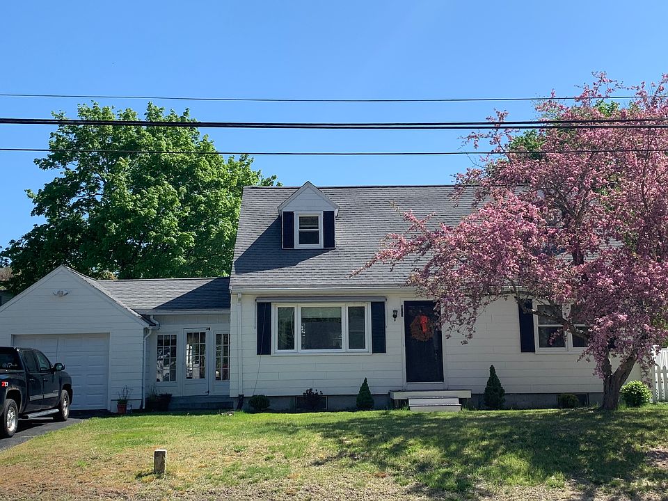 May 2025. Crab apple tree in full bloom. There is a 1 car garage with room for 3 more cars in the driveway.