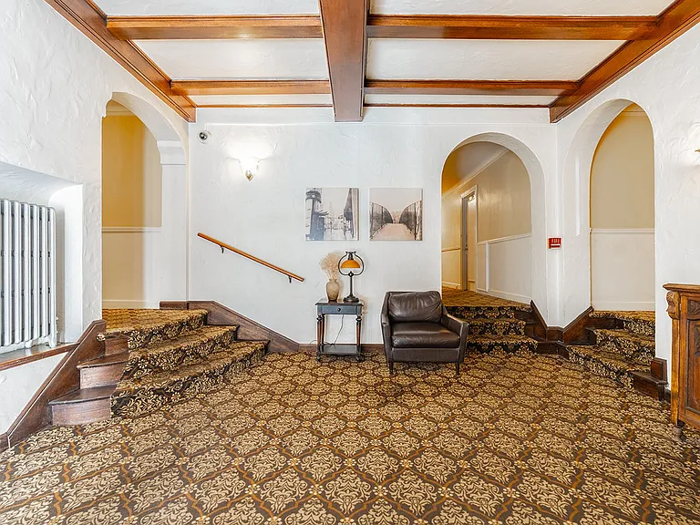 Consulate — Photo 12