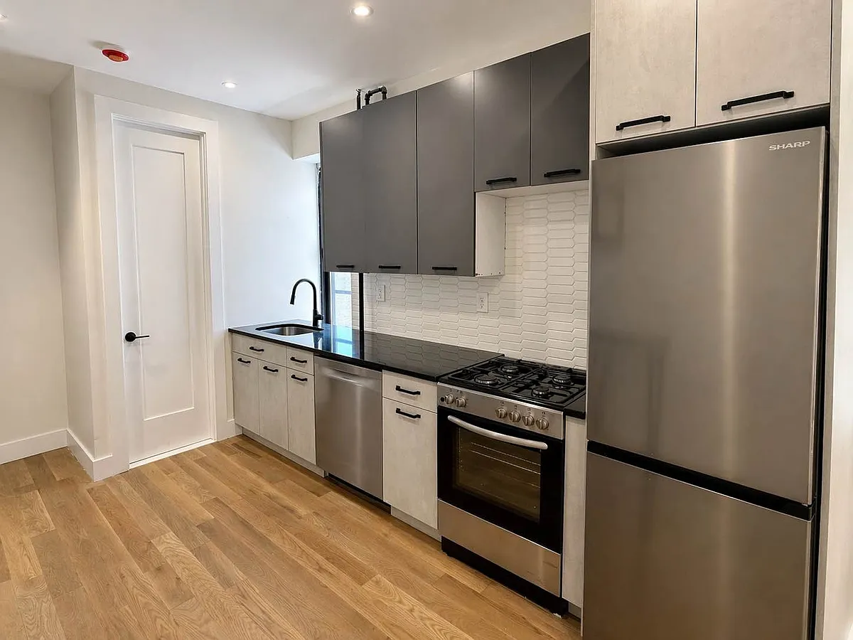 Building Photo - 656 Metropolitan Ave #4G