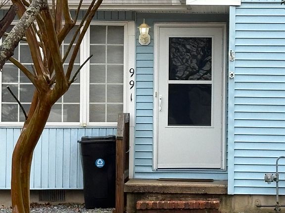 3rd image of 991 Tecumseh Rd