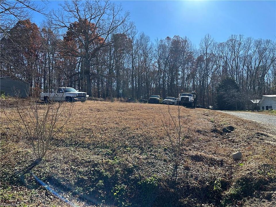 2nd image of 207 Craver Dr