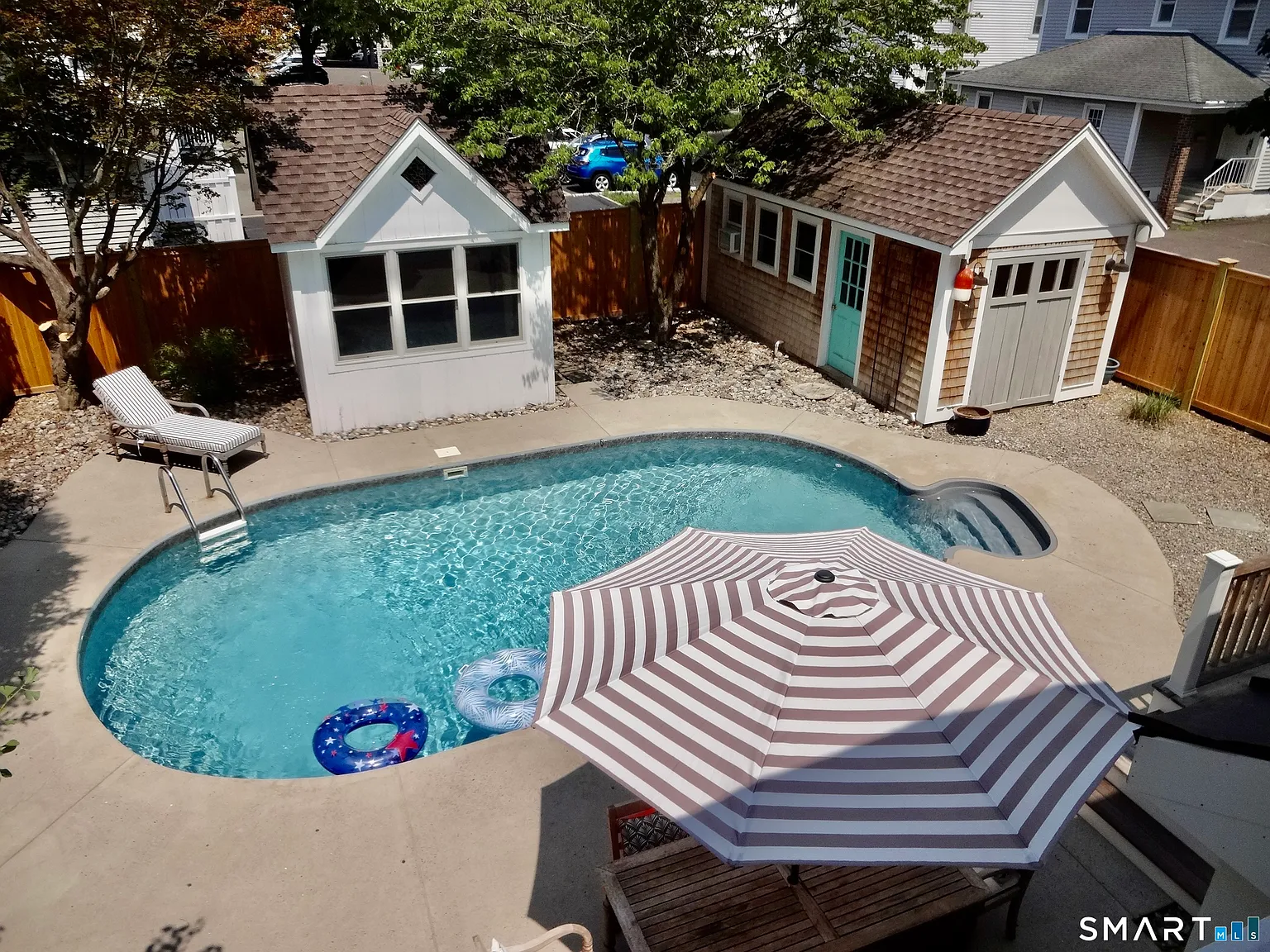 4 bed, 2.0 bath, 2092 sqft, $8,900 — Photo 3