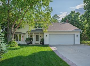 901 Southwind Dr, Burnsville, MN 55306
