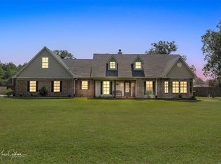 10933 Sunrise Cir, Keithville, LA 71047