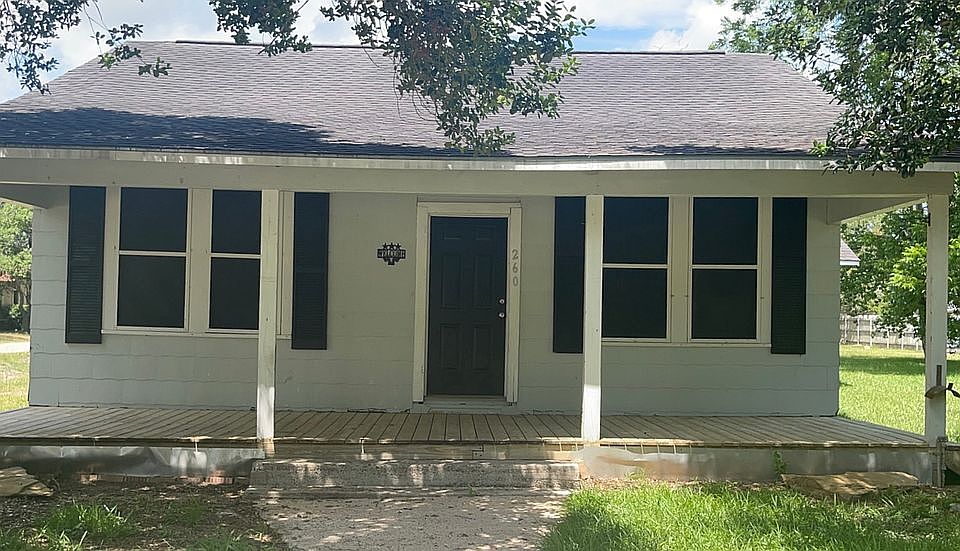 1st image of 260 Avenue E N